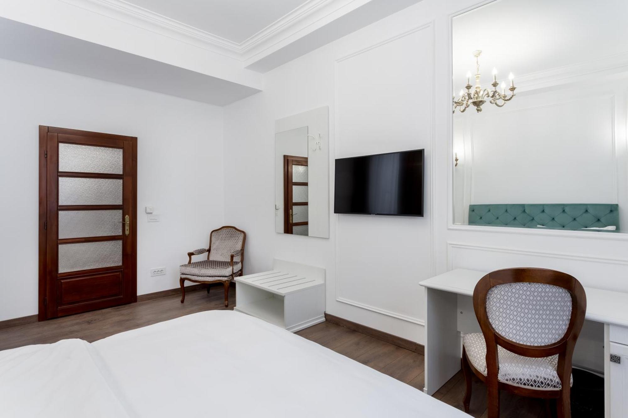 Lahovary Palace Hotel 3*