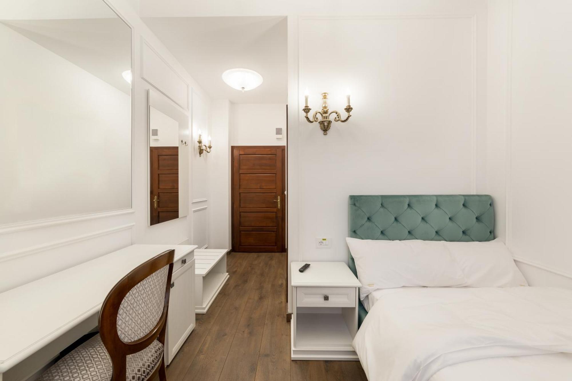 Lahovary Palace Hotel 3*